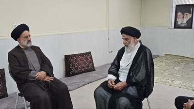 ابلاغ پیام همدردی مقام معظم رهبری به خانواده شهدای خوزستان / تأکید بر ارتقای خدمات درمانی ایثارگران «جنگ رمضان»